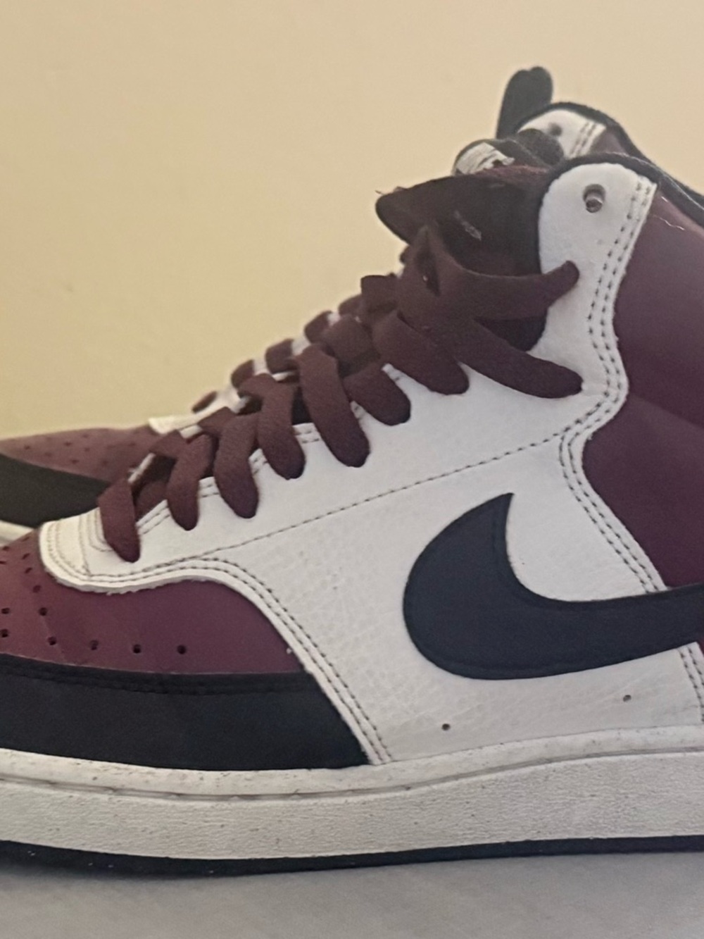 Nike dunks High-Top Sneaker in Burgundy, White & Black